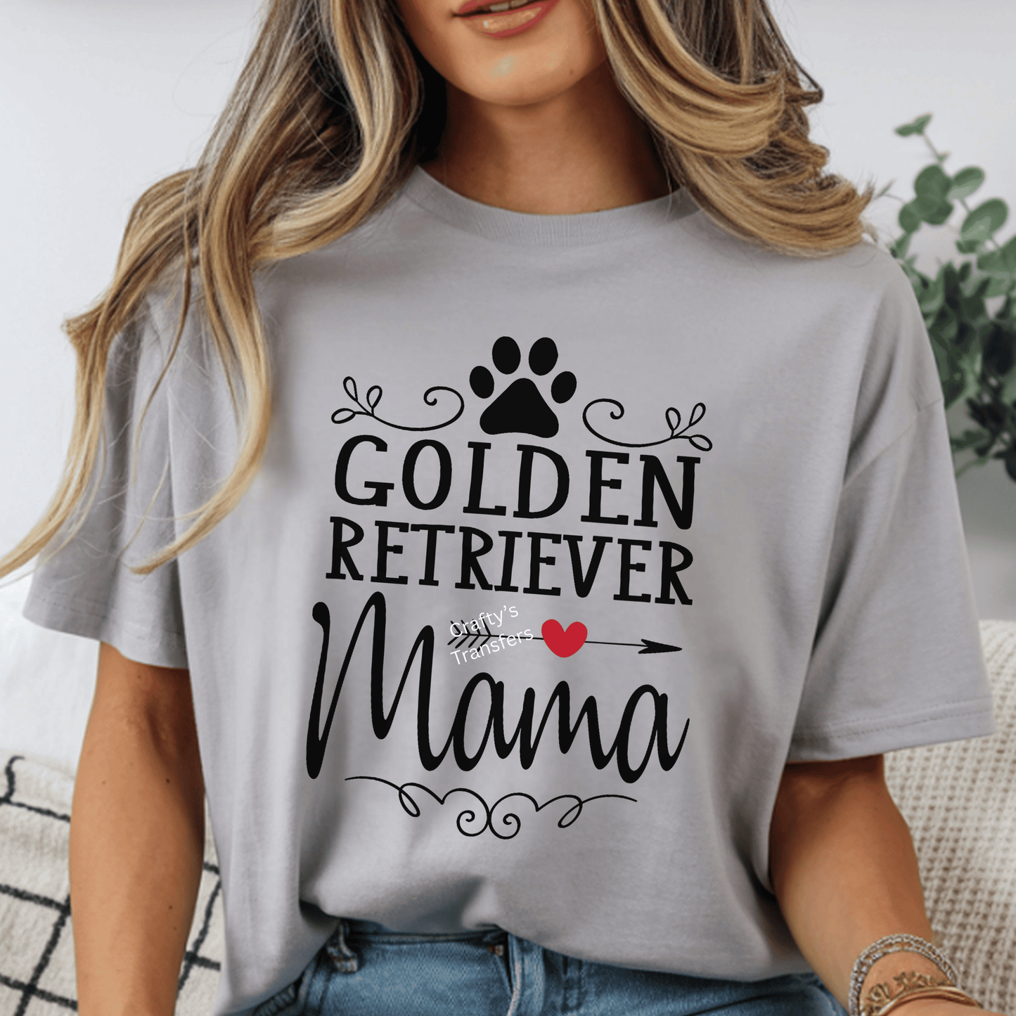 Golden Retriever Mama DTF Transfer – Dog Mom Graphic – Paw Print Heart Shirt Design for Pet Lovers
